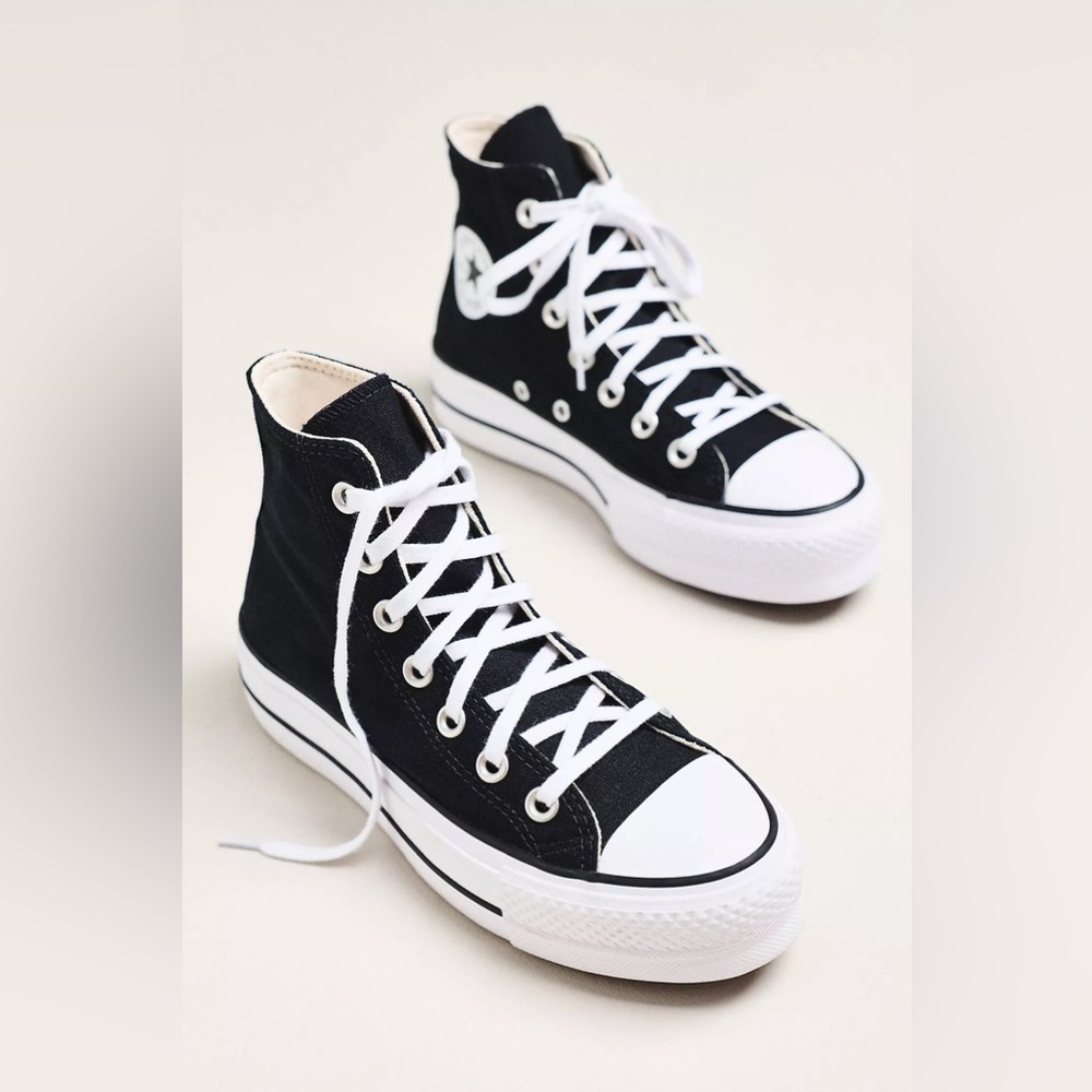 Converse Chuck Taylor All Star Lift
Platform Canvas Sneakers Size 6